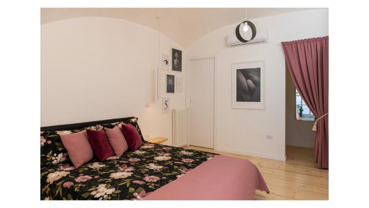Light Pink - Suite In The Middle Of Everything Torre Annunziata Exterior foto